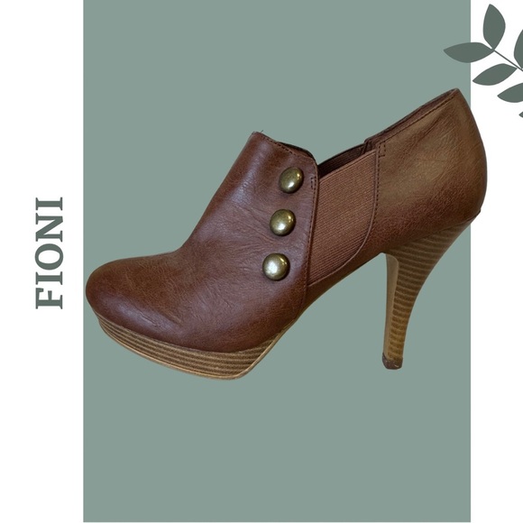 🛍️3/$40 Fioni Brown Platform Ankle Boot Stilleto Heel Button Detail Size 9 - Picture 8 of 8
